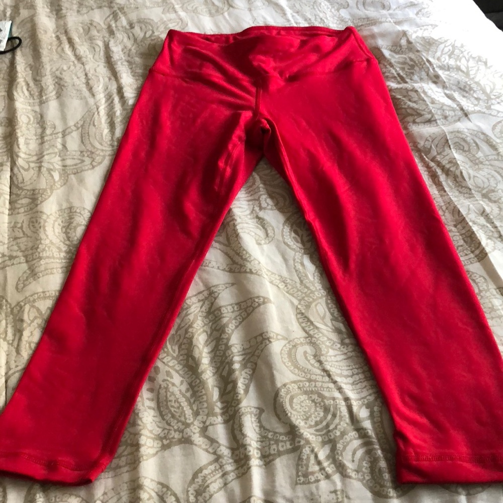 Red capris